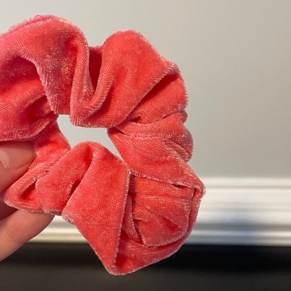 5 for $20: American Eagle scrunchies - Picture 6 of 7